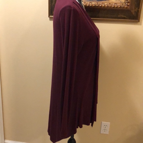 🍷Cable & Gauge Stunning burgundy ribbed knit long sleeved v-neck sweater - Picture 6 of 10